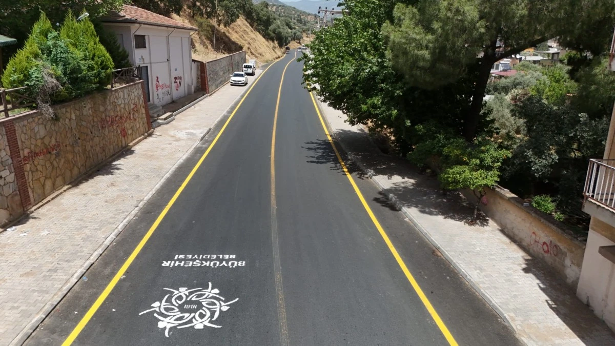 AYDIN BÜYÜKŞEHİR BELEDİYESİ NAZİLLİ İLÇESİ DEREAĞZI CADDESİ’Nİ YENİLEDİ