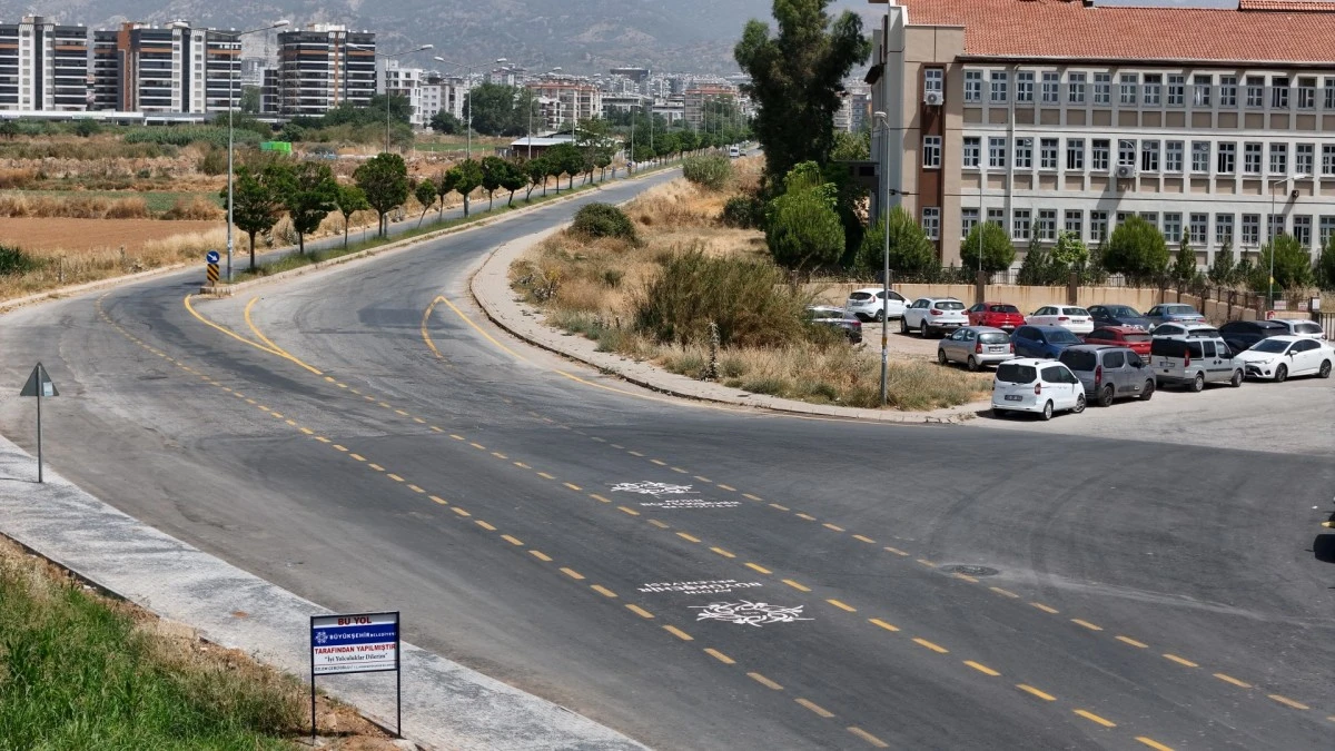 AYDIN BÜYÜKŞEHİR BELEDİYESİ ZEYBEKLER BULVARI’NI YENİLEDİ