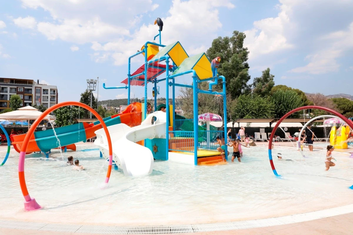 ÇOCUKLAR BAŞKAN ÇERÇİOĞLU’NUN AYDIN’A KAZANDIRDIĞI TEKSTİL PARK’TAKİ AQUAPARK’TA GÖNÜLLERİNCE EĞLENİYOR