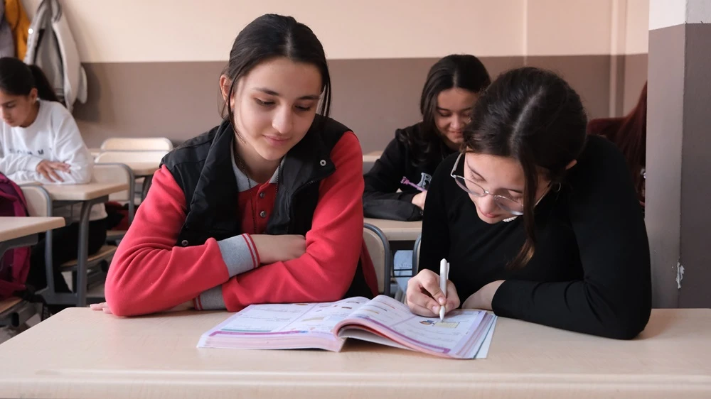 BAŞKAN ÇERÇİOĞLU HER YAŞTAN ÖĞRENCİNİN YANINDA