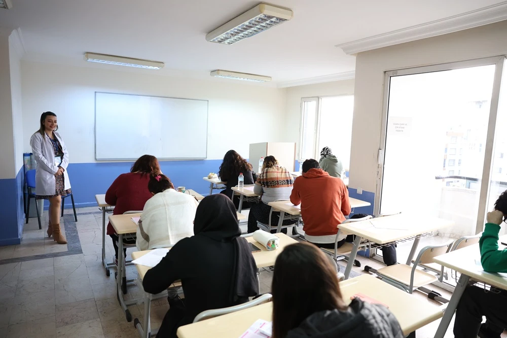 BAŞKAN ÇERÇİOĞLU HER YAŞTAN ÖĞRENCİNİN YANINDA