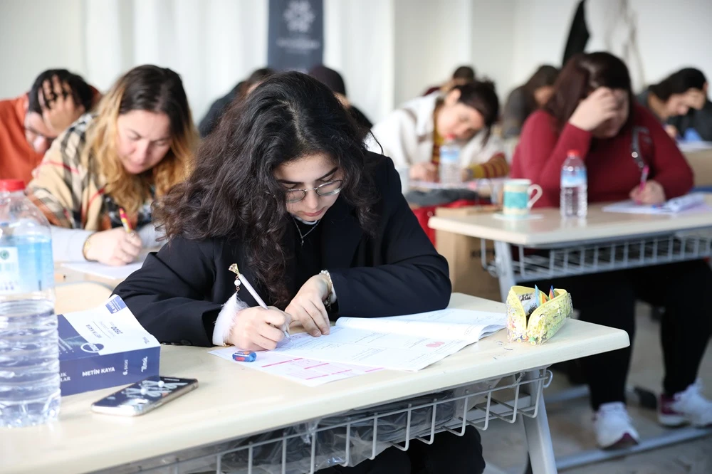 BAŞKAN ÇERÇİOĞLU HER YAŞTAN ÖĞRENCİNİN YANINDA