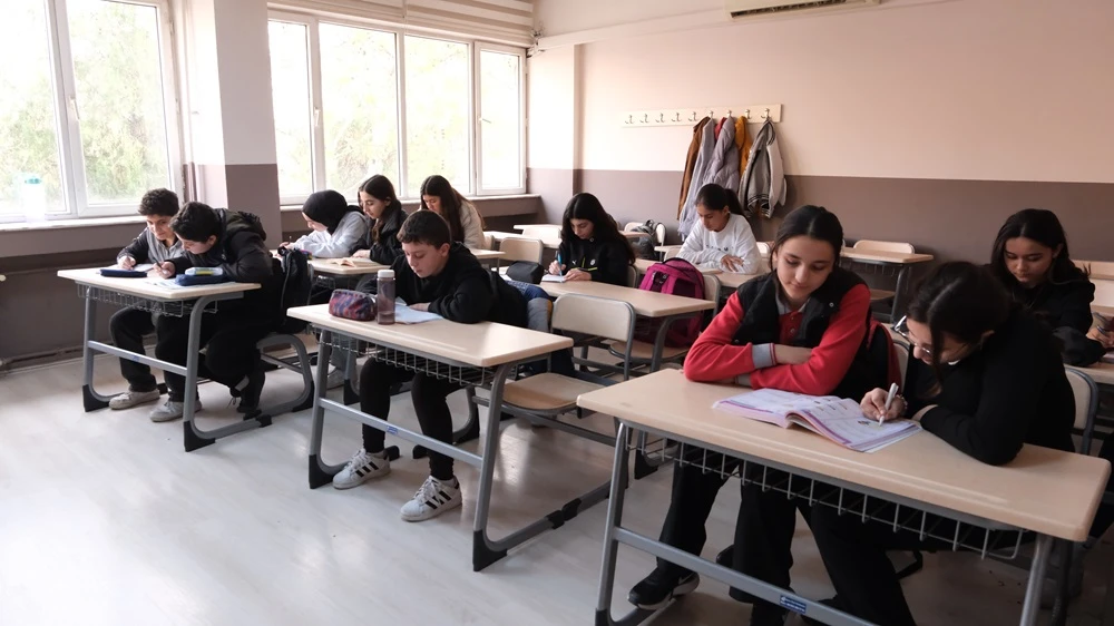 BAŞKAN ÇERÇİOĞLU HER YAŞTAN ÖĞRENCİNİN YANINDA