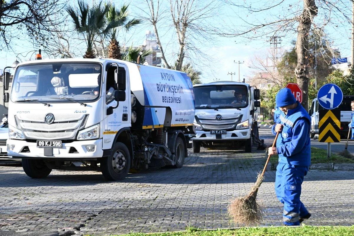 BAŞKAN ÇERÇİOĞLU: KUŞADASI'NDA ÇALIŞMALARIMIZ TÜM HIZIYLA DEVAM EDİYOR