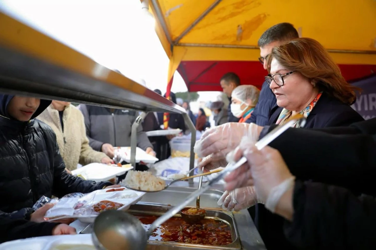 DİDİMLİLER, DİDİM BELEDİYESİ TARAFINDAN KURULAN İFTAR SOFRALARINDA BULUŞTU
