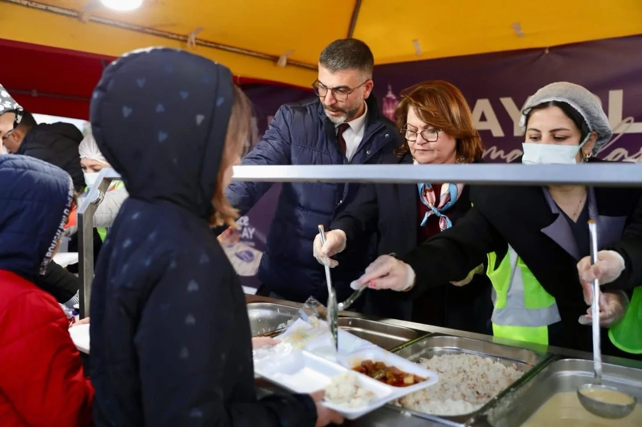 DİDİMLİLER, DİDİM BELEDİYESİ TARAFINDAN KURULAN İFTAR SOFRALARINDA BULUŞTU