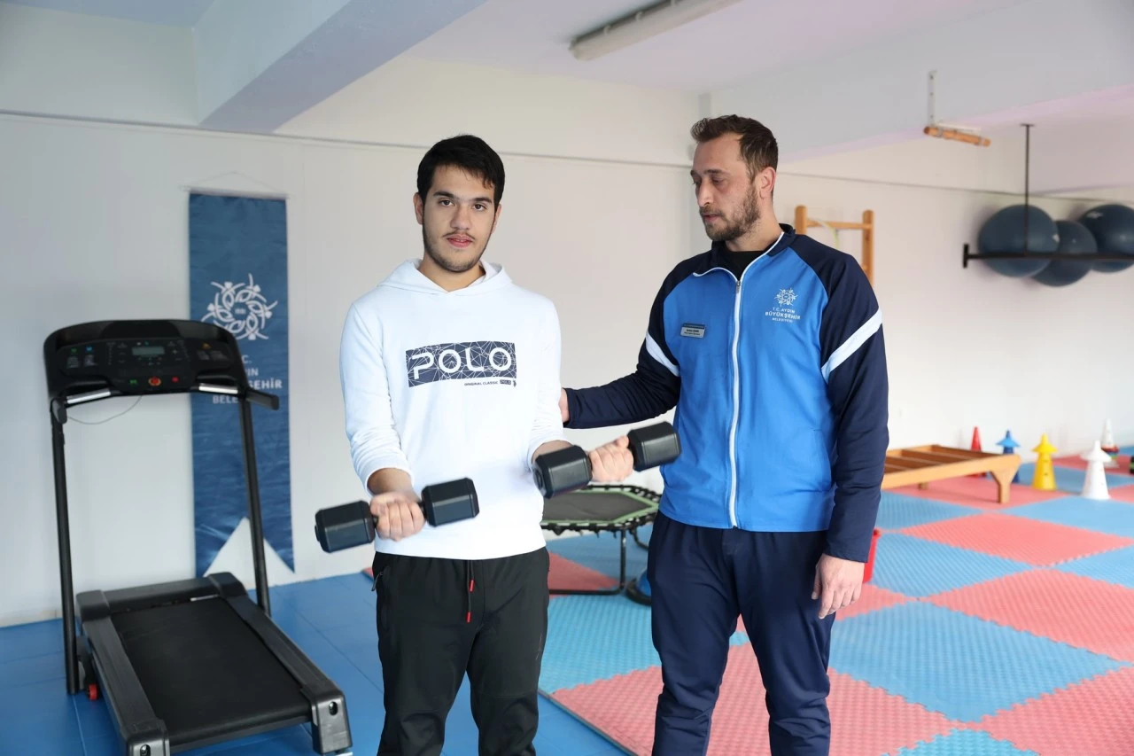 BAŞKAN ÇERÇİOĞLU’NUN OTİZMLİ ÖĞRENCİLERE DESTEKLERİ DEVAM EDİYOR