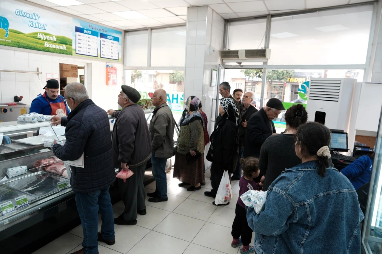 BAŞKAN ÇERÇİOĞLU AYDIN’DA YAŞAYAN EMEKLİLERİN VE AİLELERİN BÜTÇELERİNE DESTEK OLMAYI SÜRDÜRÜYOR