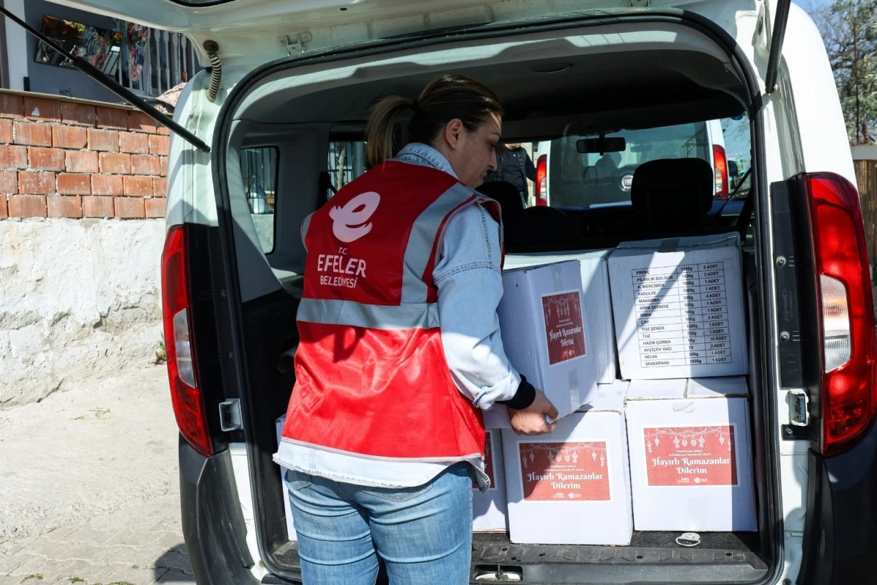 EFELER’İN DAYANIŞMA PROJESİ BAŞLADI GIDA KOLİLERİ SAHİPLERİNE ULAŞTIRILIYOR