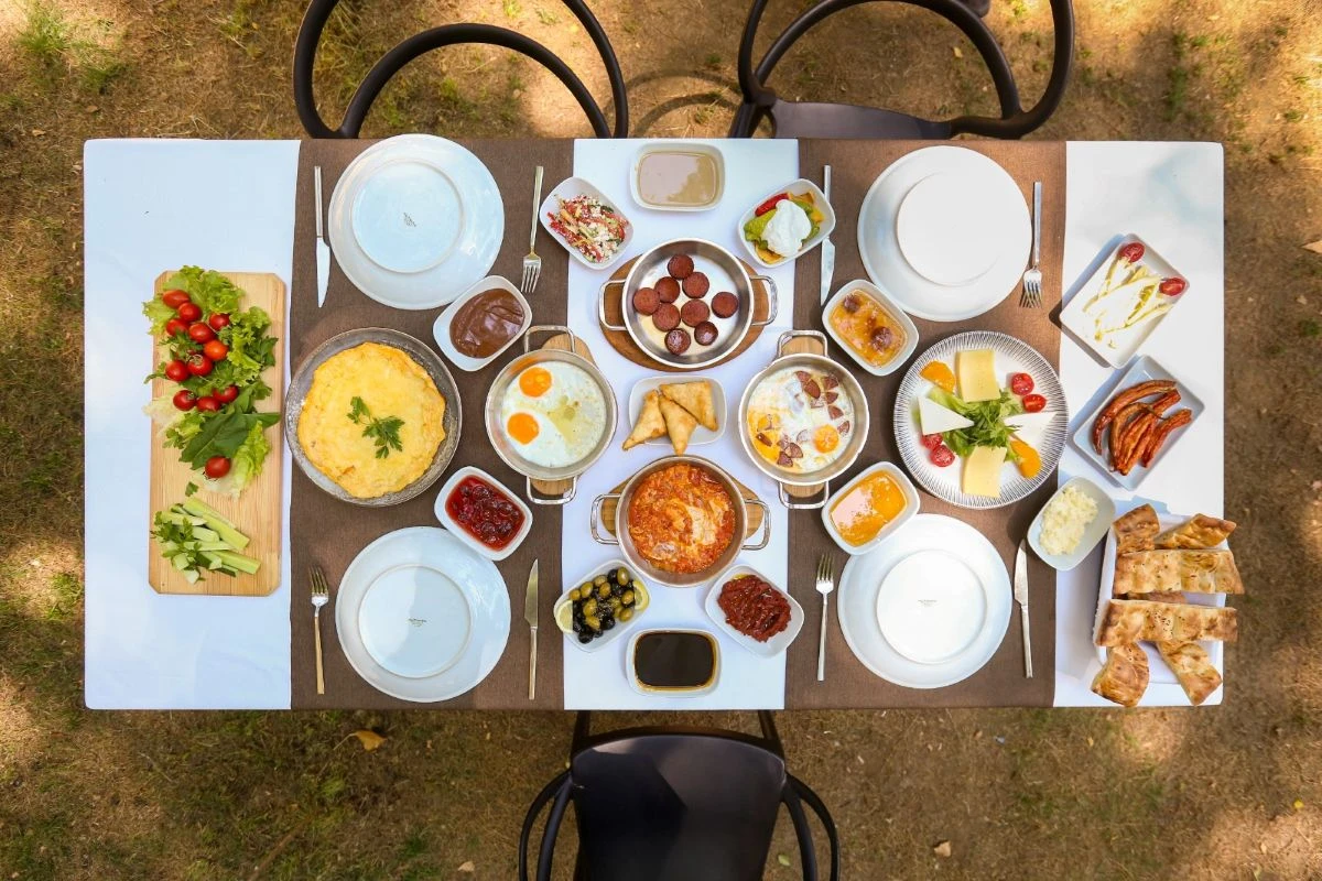 EFELER’İN EŞSİZ TATİL VE YEMEK MEKÂNI DOĞA OTEL VE RESTAURANT ÖZEL MİSAFİRLERİNİ AĞIRLAMAYA DEVAM EDİYOR