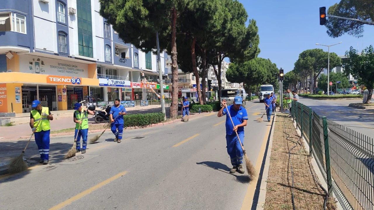 BAŞKAN ÇERÇİOĞLU'NUN ÇALIŞMALARI İLE KUŞADASI VE DİDİM PIRIL PIRIL OLUYOR