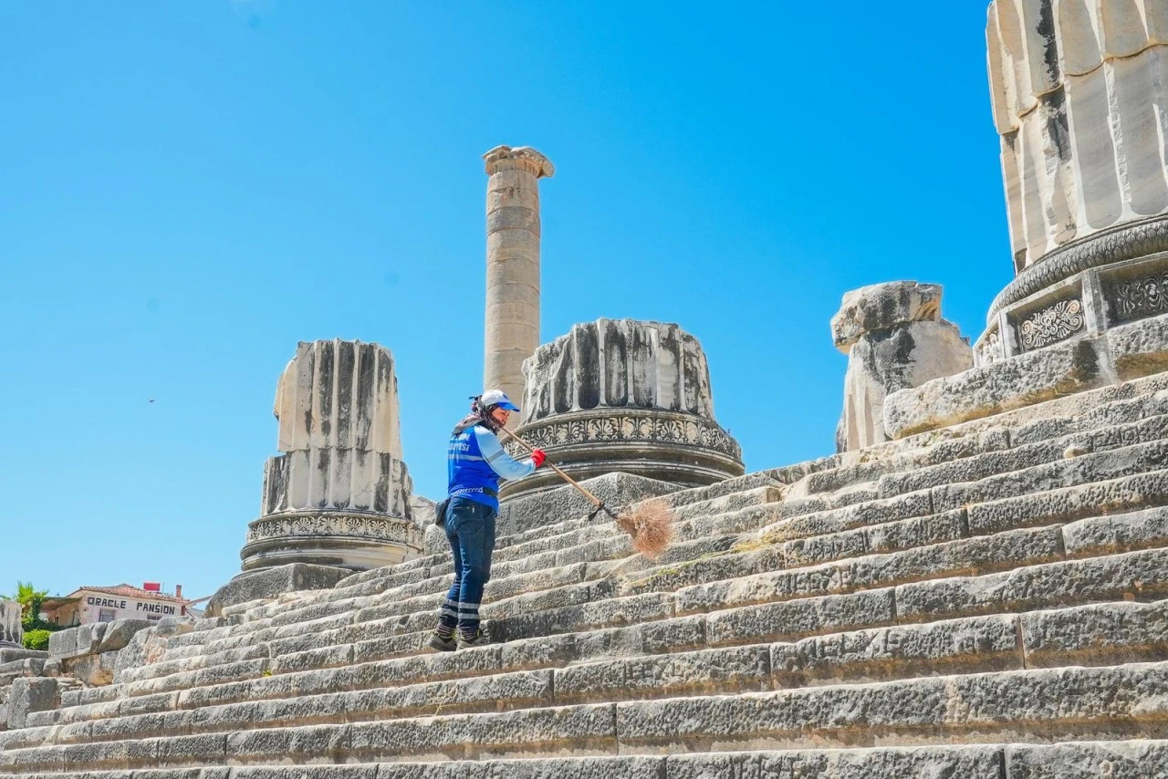 APOLLON TAPINAĞI’NDA GECE ZİYARETLERİ İÇİN HAZIRLIKLAR SÜRÜYOR