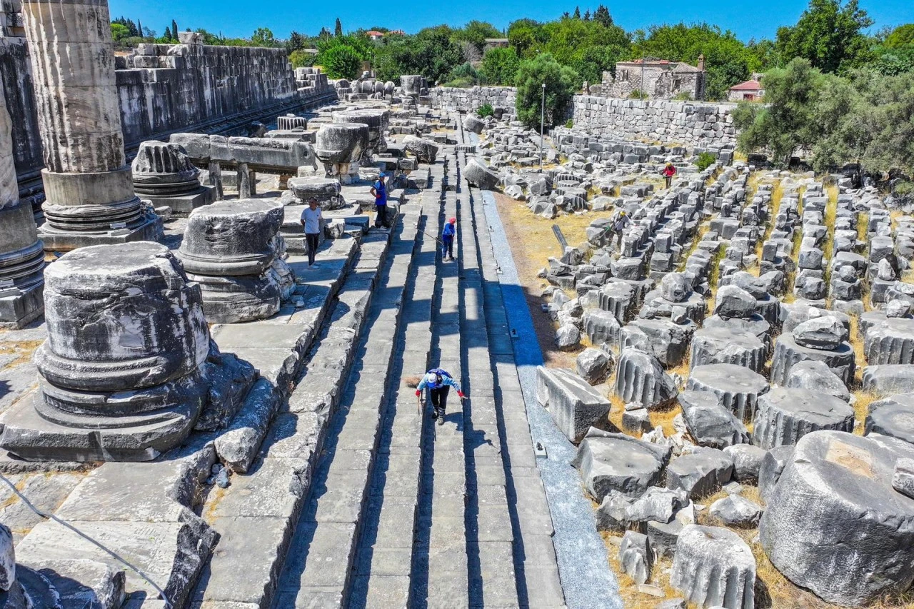 APOLLON TAPINAĞI’NDA GECE ZİYARETLERİ İÇİN HAZIRLIKLAR SÜRÜYOR