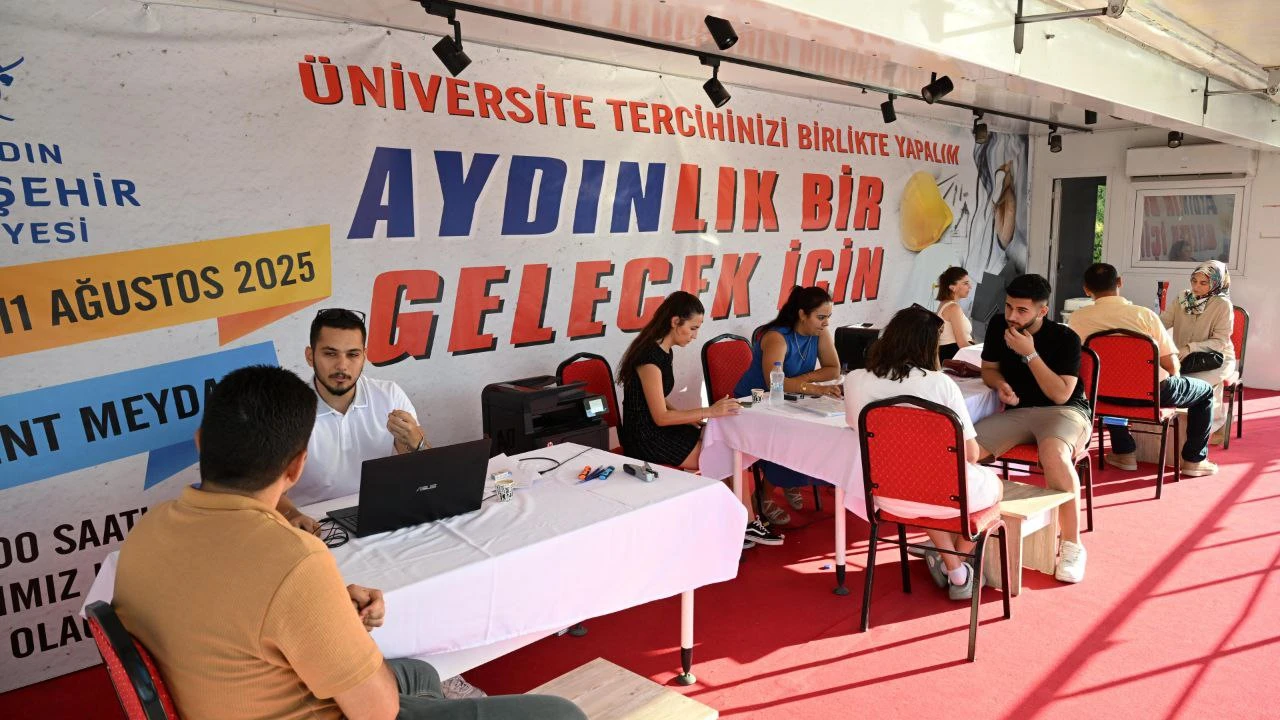 BAŞKAN ÇERÇİOĞLU’NDAN GENÇLERE YKS DESTEĞİ: TERCİH TIRI ÜNİVERSİTE ADAYLARININ HİZMETİNDE