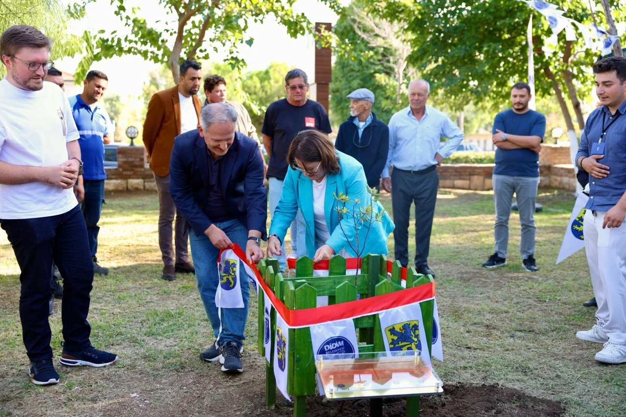 MEHMET SOYSALAN PARKI TÖRENLE AÇILDI