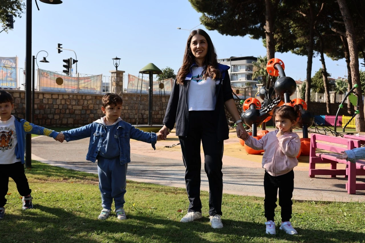 BAŞKAN ÇERÇİOĞLU AYDINLI ÇOCUKLARIN YANINDA