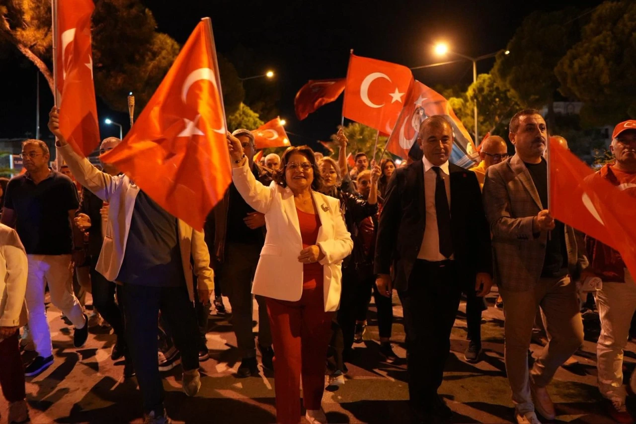 DİDİM’DE CUMHURİYET COŞKUSU: DİDİMLİLER MEYDANI DOLDURARAK BAYRAMI KUTLADI