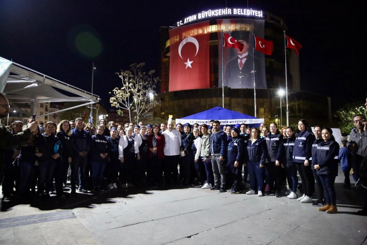 Büyükşehir'in iftar sofraları Aydınlıları buluşturuyor