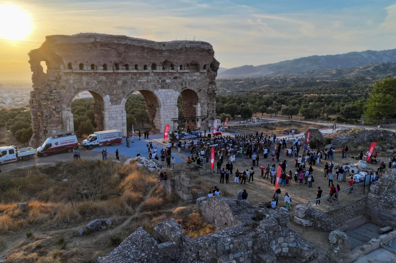BAŞKAN YETİŞKİN’DEN 2025’TE HİZMET YAĞMURU SOSYAL BELEDİYECİLİKTE ÖRNEK ÇALIŞMALARIYLA TAKDİR TOPLADI