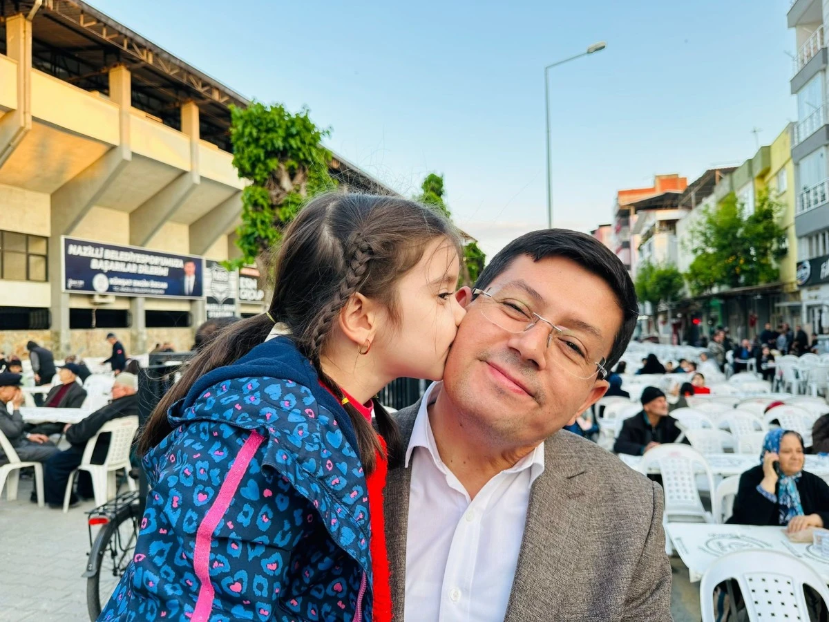 Kurtuluş Mahallesi'nde iftar alanı yollara taştı