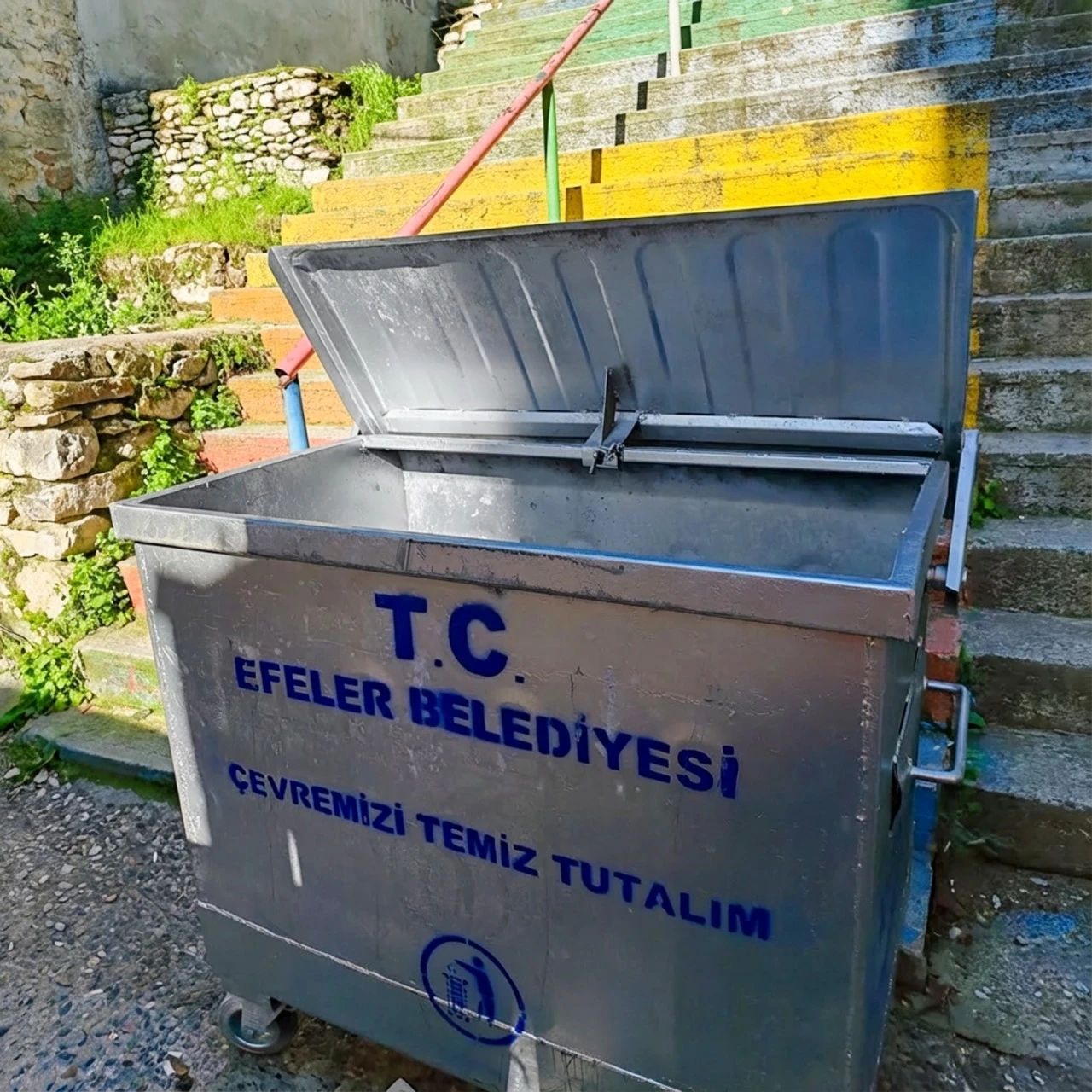 EFELER’DE TEMİZLİK HİZMETLERİ GÜÇLENİYOR