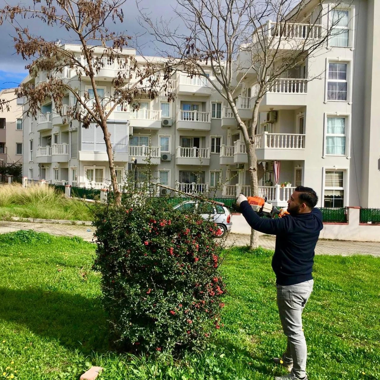 Didim Belediyesi Yeşil Alanlarda Bakım ve Çevre Düzenleme Çalışmalarını Sürdürüyor