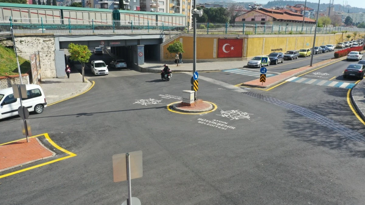 Aydın Büyükşehir Belediyesi Efeler İstasyon Caddesi'ni yeniledi