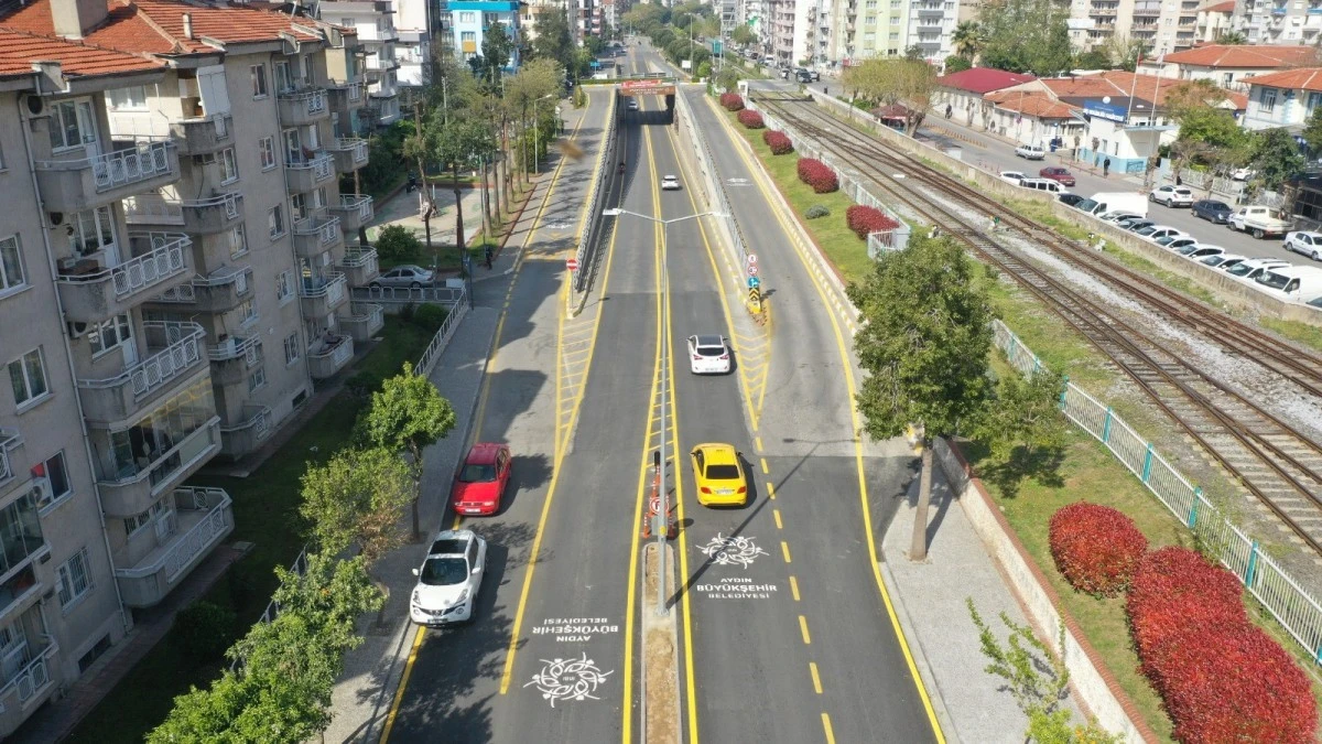 Aydın Büyükşehir Belediyesi Efeler İstasyon Caddesi'ni yeniledi