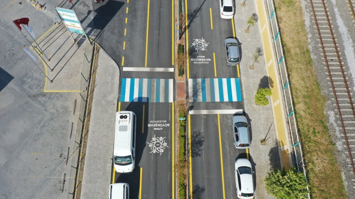 Aydın Büyükşehir Belediyesi Efeler İstasyon Caddesi'ni yeniledi