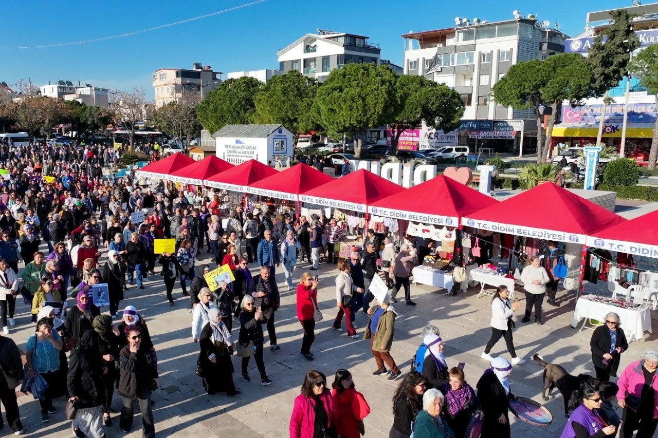 DİDİM’DE EMEKÇİ KADINLAR PAZARI KENT MEYDANI’NDA AÇILDI