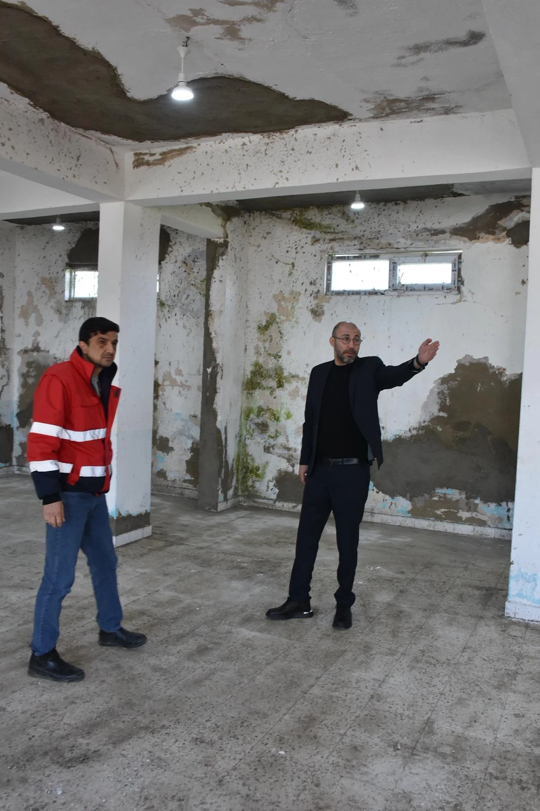 BAŞKAN ZENCİRCİ’DEN DÜĞÜN SALONU HAMLESİ 3 MAHALLE EŞ ZAMANLI ÇALIŞMAYLA DÜĞÜN SALONUNA KAVUŞUYOR