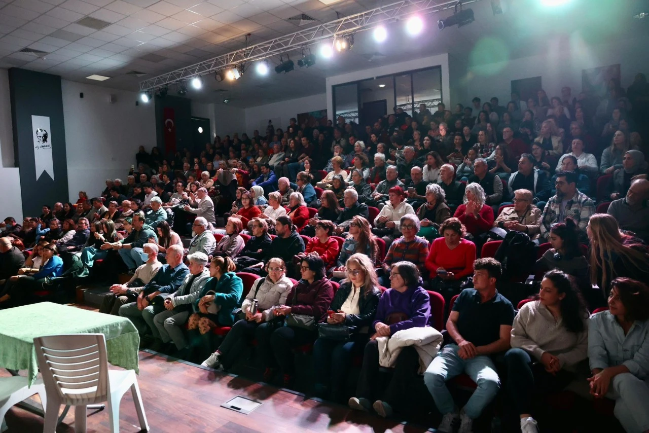 DİDİM’DE “KADIN KADINA ÖZGÜRLÜK” OYUNU YOĞUN İLGİ GÖRDÜ