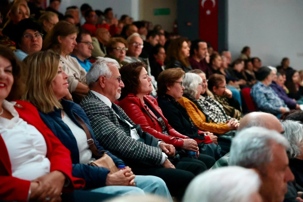 DİDİM’DE “KADIN KADINA ÖZGÜRLÜK” OYUNU YOĞUN İLGİ GÖRDÜ