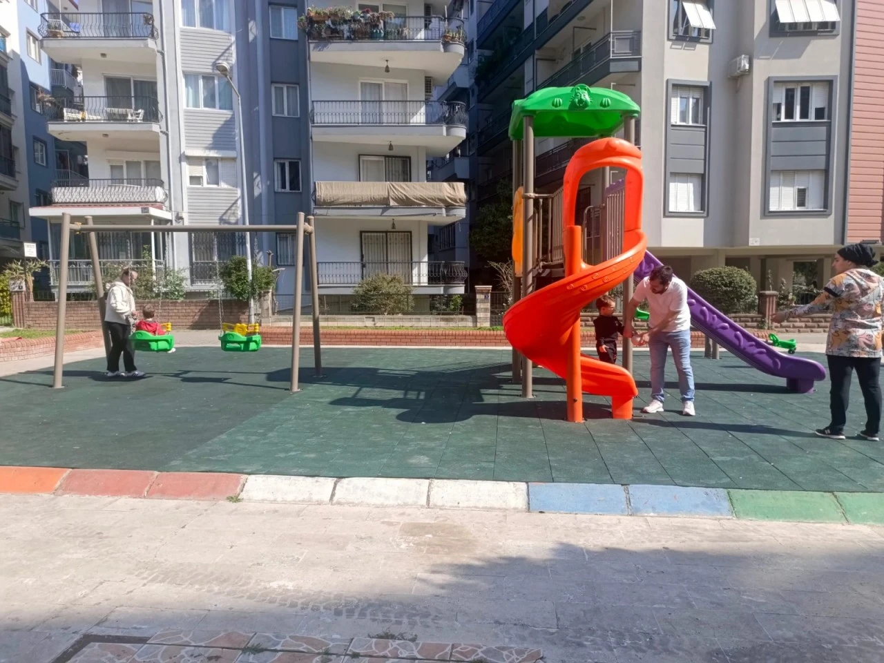 BAŞKAN ANIL YETİŞKİN İLE EFELER’İN PARKLARI DAHA GÜVENLİ DAHA KONFORLU