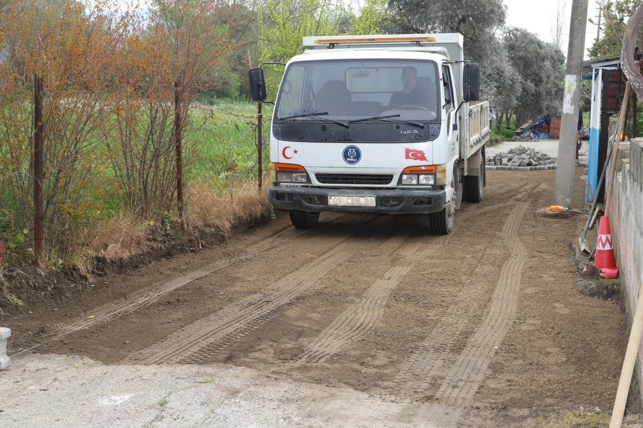 NAZİLLİ’DE YOL SEFERBERLİĞİ SÜRÜYOR Muammer Aksoy Mahallesi’nde yenileme çalışması başladı