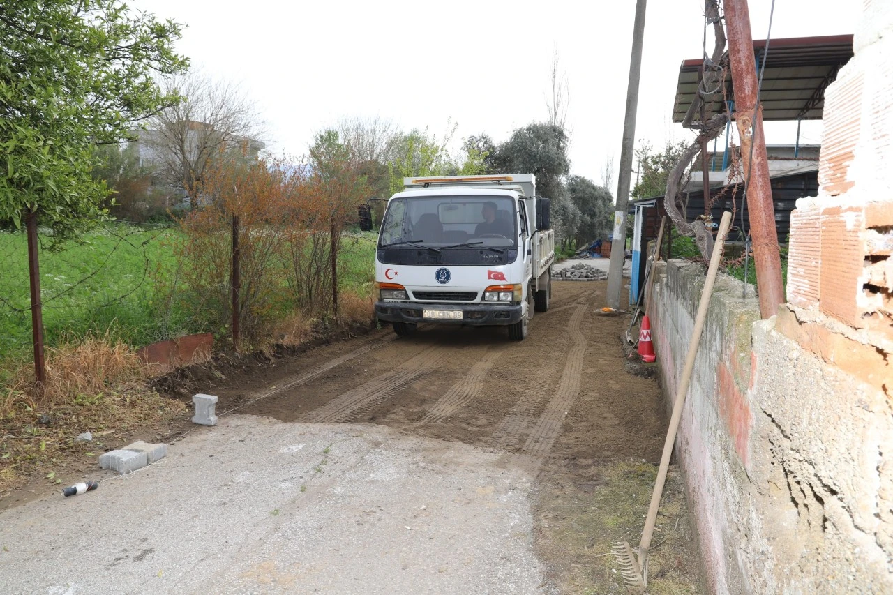 NAZİLLİ’DE YOL SEFERBERLİĞİ SÜRÜYOR Muammer Aksoy Mahallesi’nde yenileme çalışması başladı