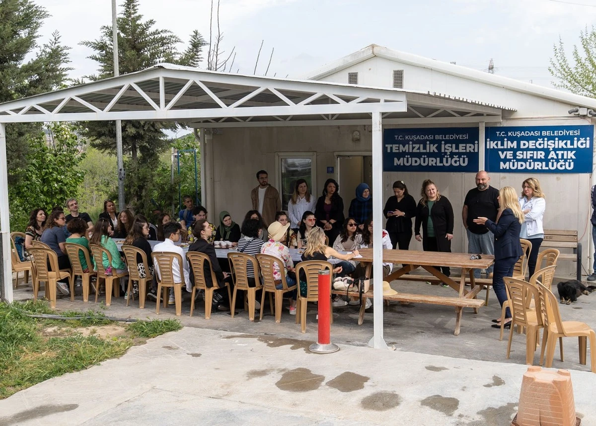 Kuşadası Belediyesi Temizlik İşleri M&uuml;d&uuml;rl&uuml;ğ&uuml;, Erasmus &ouml;ğrencilerini ağırladı
