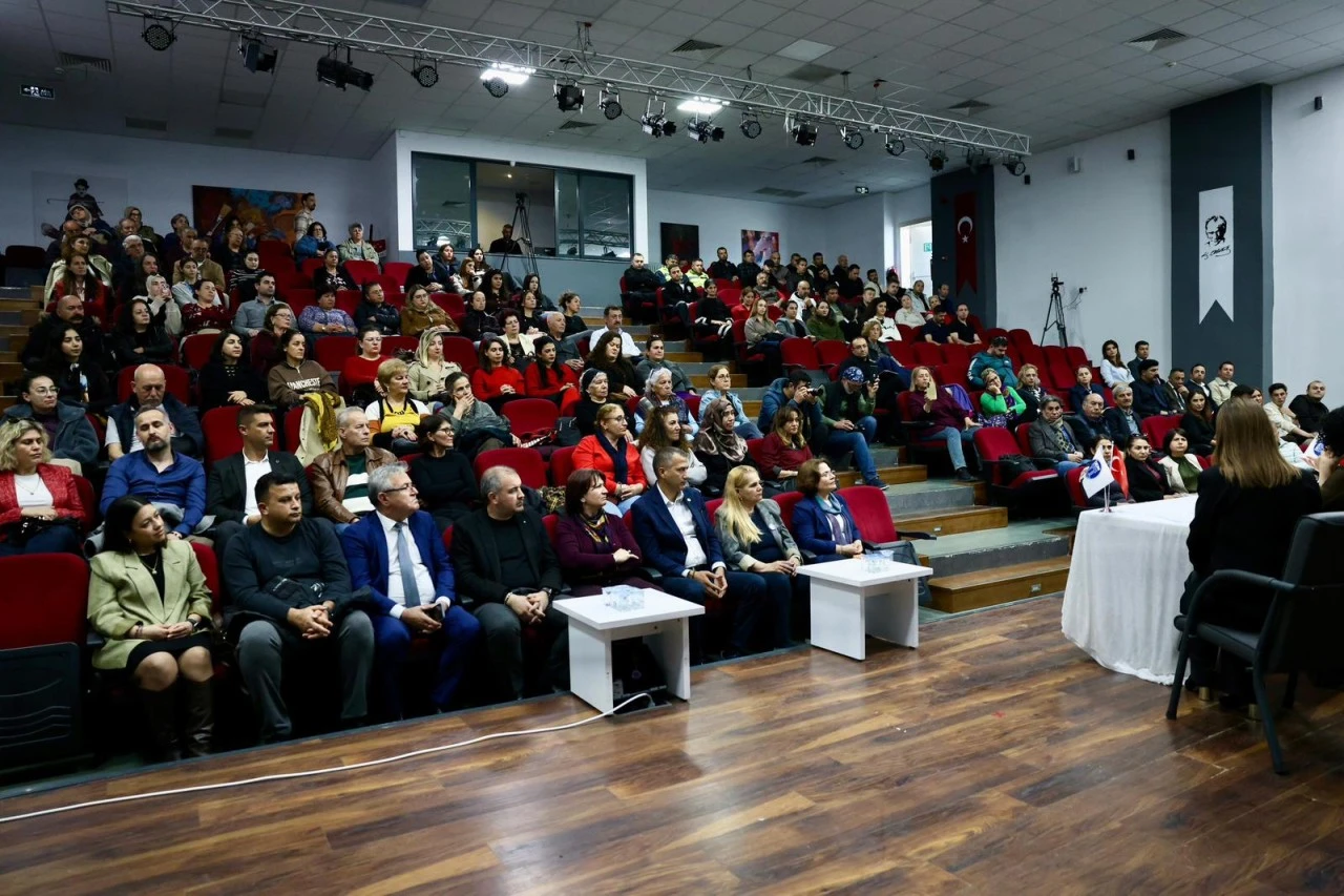 KONUSUNDA UZMAN KONUŞMACI KONUKLARIN YER ALDIĞI PANELE DİDİMLİLER YOĞUN İLGİ GÖSTERDİ 