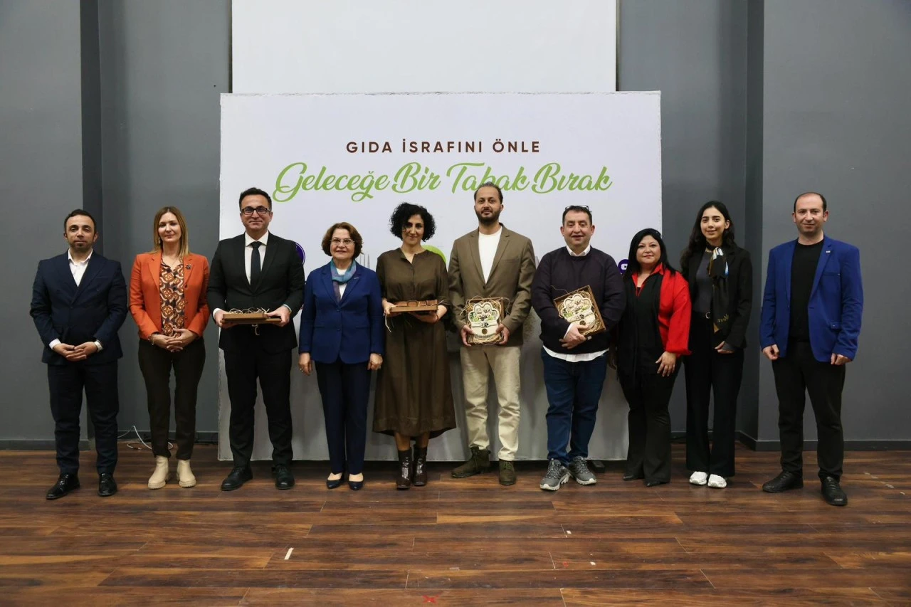KONUSUNDA UZMAN KONUŞMACI KONUKLARIN YER ALDIĞI PANELE DİDİMLİLER YOĞUN İLGİ GÖSTERDİ 