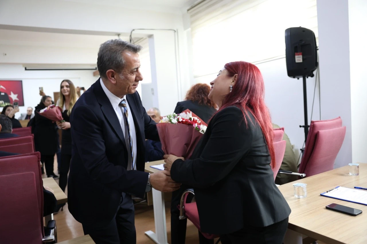 BAŞKAN ANIL YETİŞKİN’DEN KADIN MECLİS ÜYELERİNE ANLAMLI DAVRANIŞ