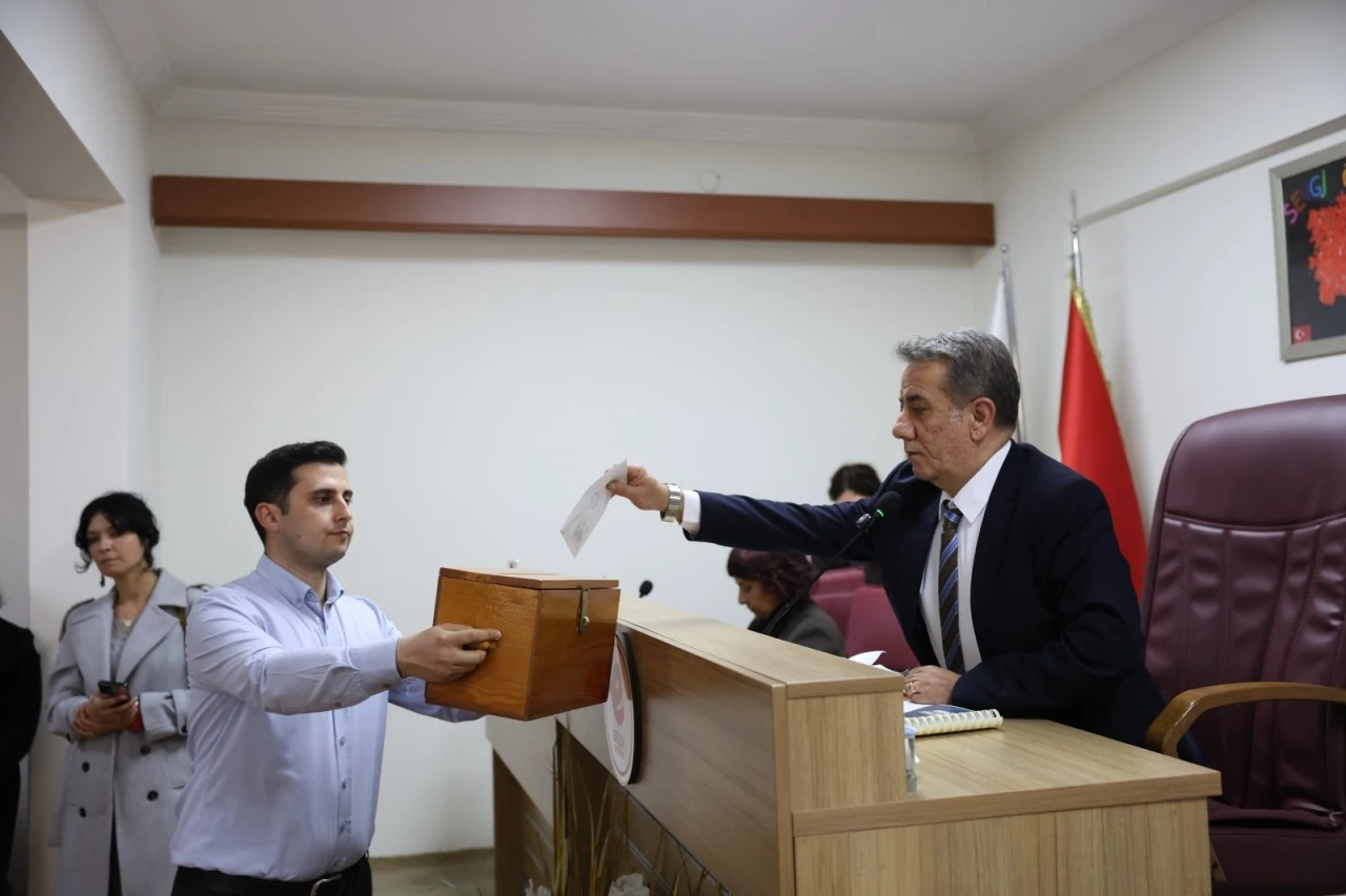 EFELER BELEDİYESİ'NİN 2025 YILI FAALİYET RAPORU OY BİRLİĞİYLE ONAYLANDI