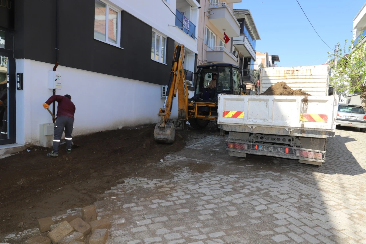 Nazilli Belediyesi’nden bakım ve tamirat atağı HER GÜN 3 FARKLI MAHALLEDE TAMİRAT YAPILACAK