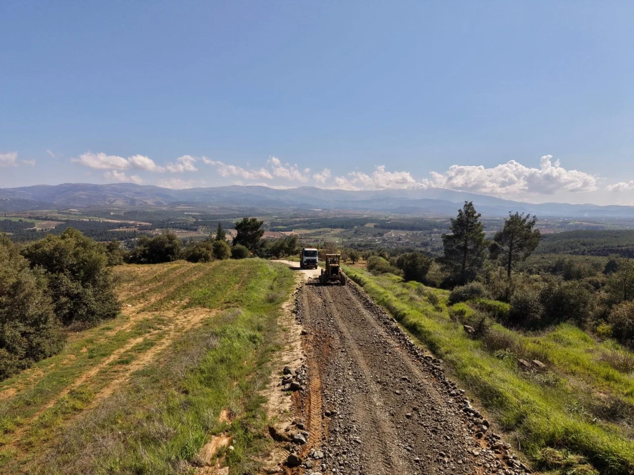 KARACASU BELEDİYESİ,DANDALAZ YOLU’NDA ÇALIŞMALARI SÜRDÜYOR