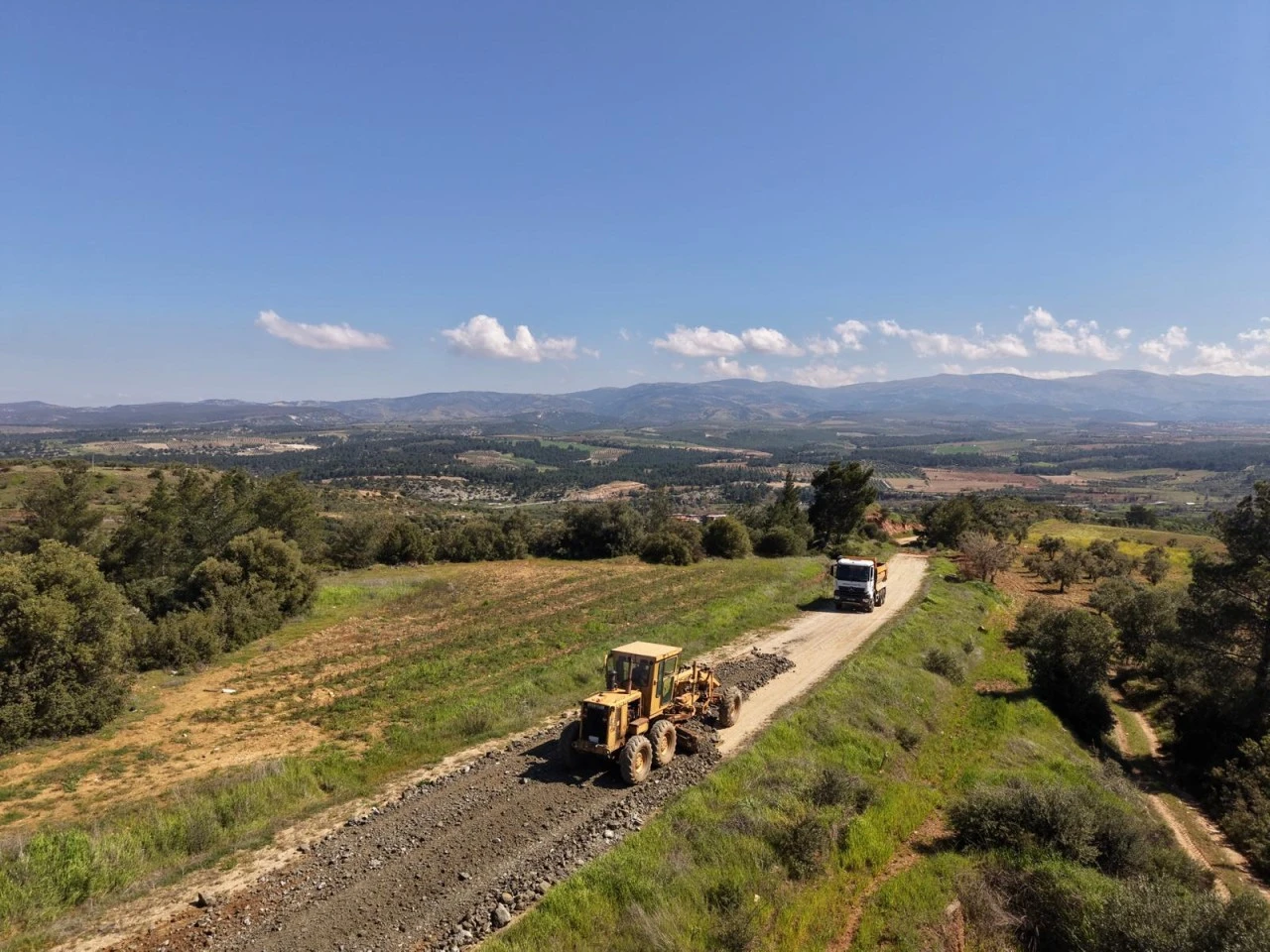 KARACASU BELEDİYESİ,DANDALAZ YOLU’NDA ÇALIŞMALARI SÜRDÜYOR
