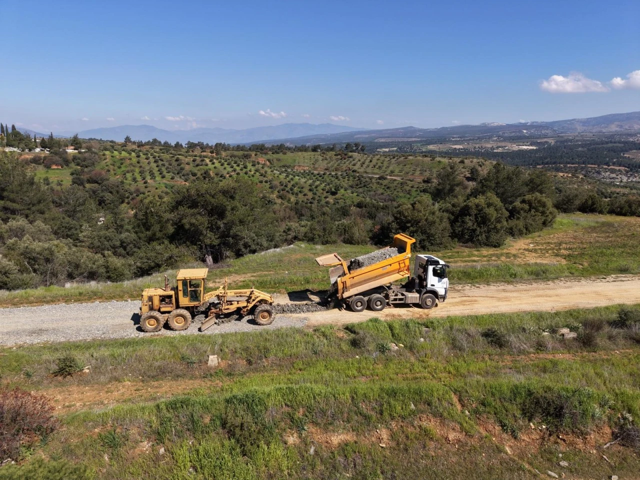 KARACASU BELEDİYESİ,DANDALAZ YOLU’NDA ÇALIŞMALARI SÜRDÜYOR