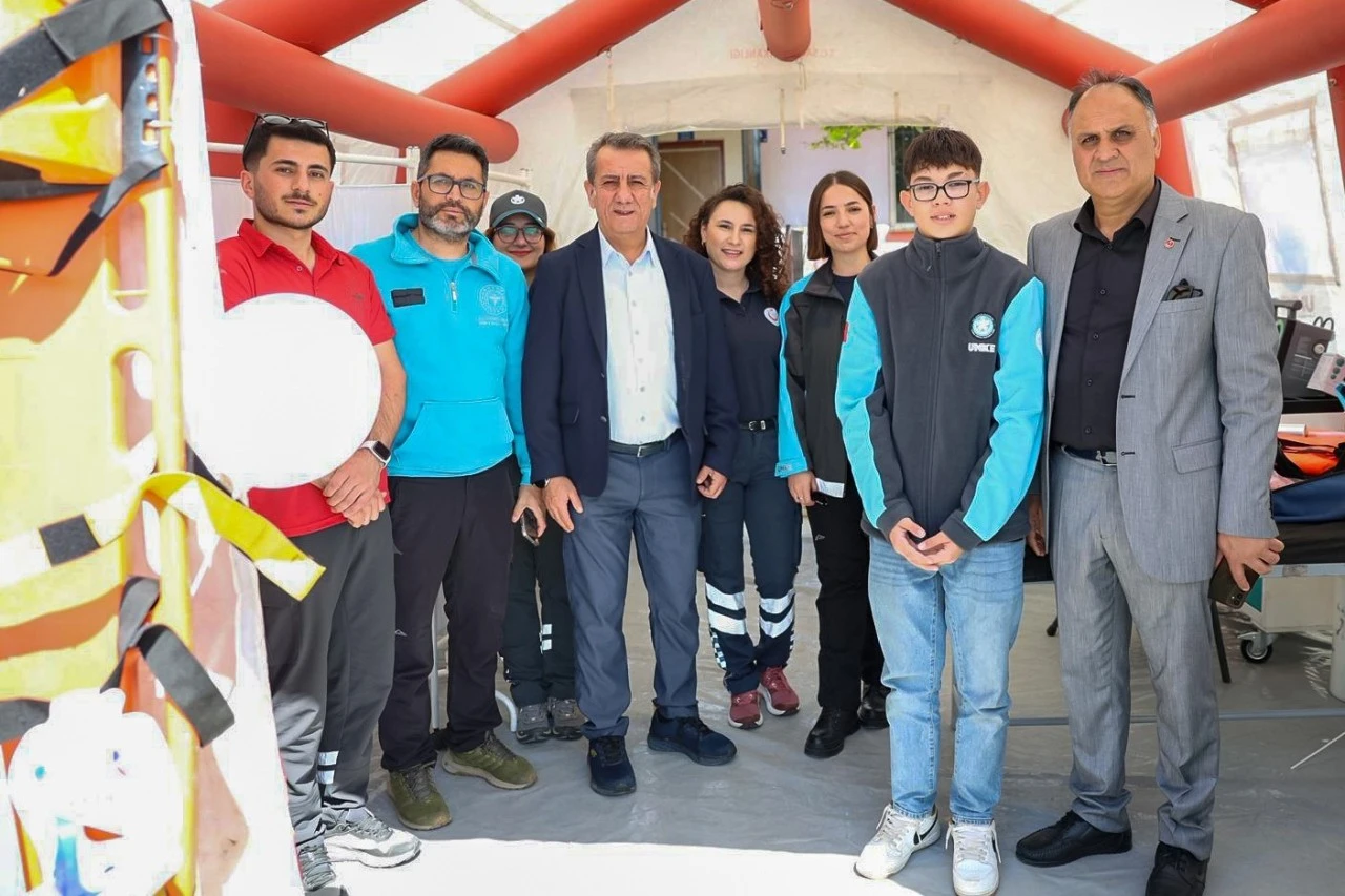 BAŞKAN ANIL YETİŞKİN DÜNYA ROMANLAR GÜNÜ ETKİNLİĞİNE KATILDI