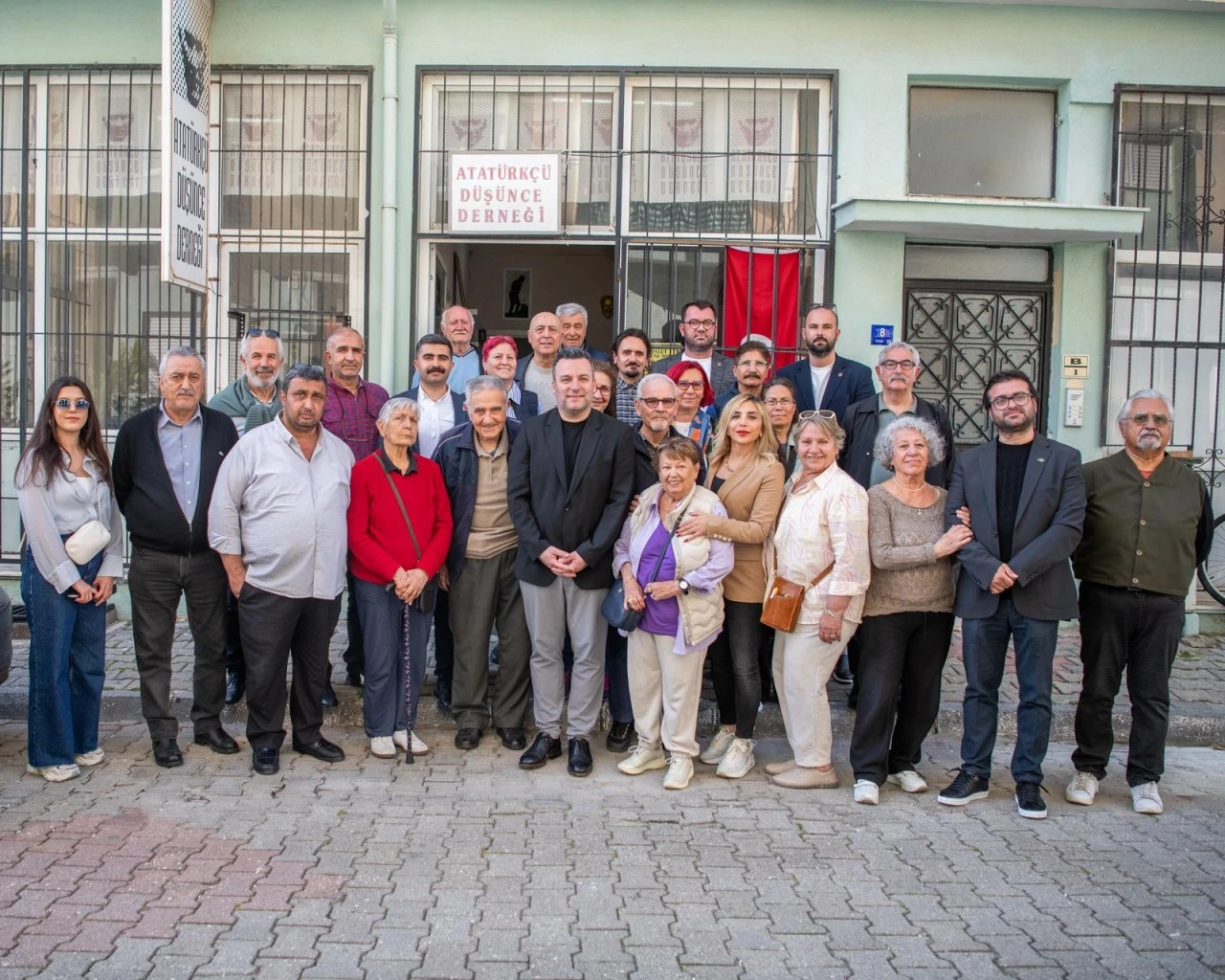 BAŞKAN VEKİLİ TAHSİN DEMİRTAŞ’TAN GÜZELÇAMLI MAHALLESİ’NE KAPSAMLI ZİYARET