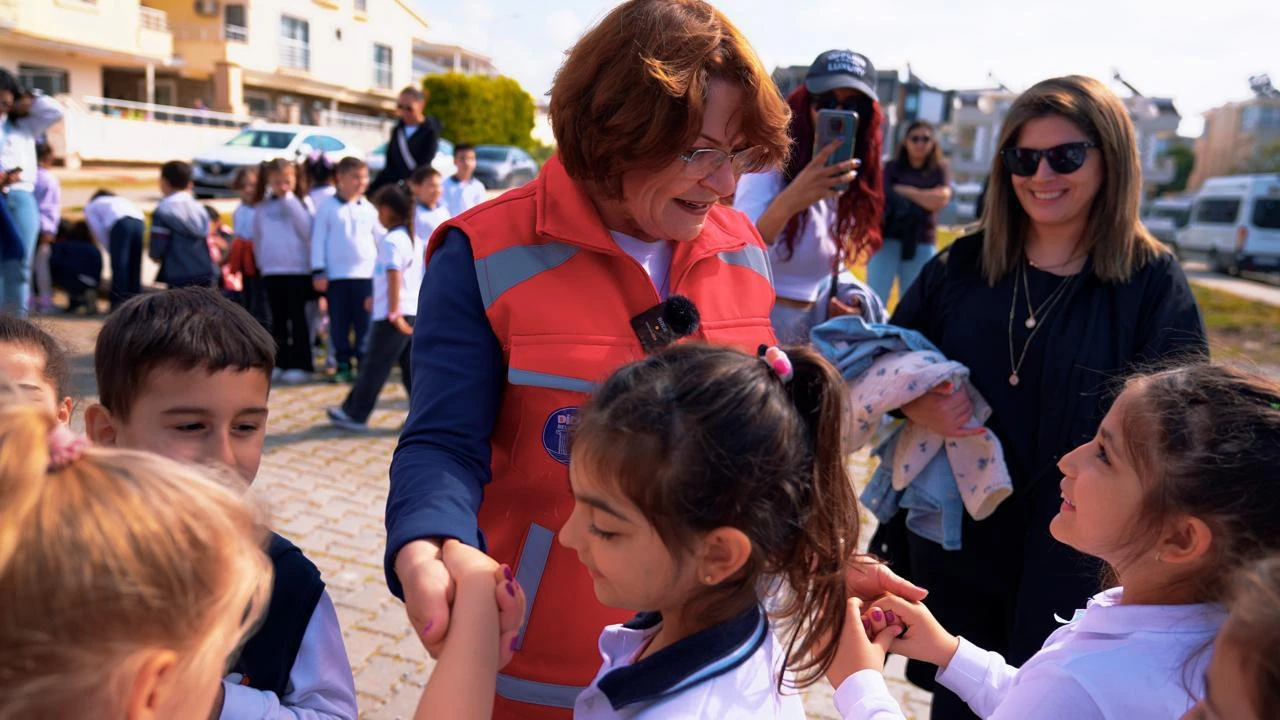 DİDİM BELEDİYESİ AĞAÇ DİKME ETKİNLİĞİ İLE ÖĞRENCİLERE ÇEVRE BİLİNCİ KAZANDIRIYOR