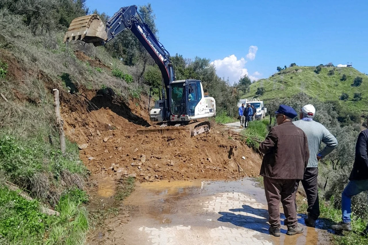 EFELER BELEDİYESİ KAPANAN YOLLARI YENİDEN ULAŞIMA AÇIYOR