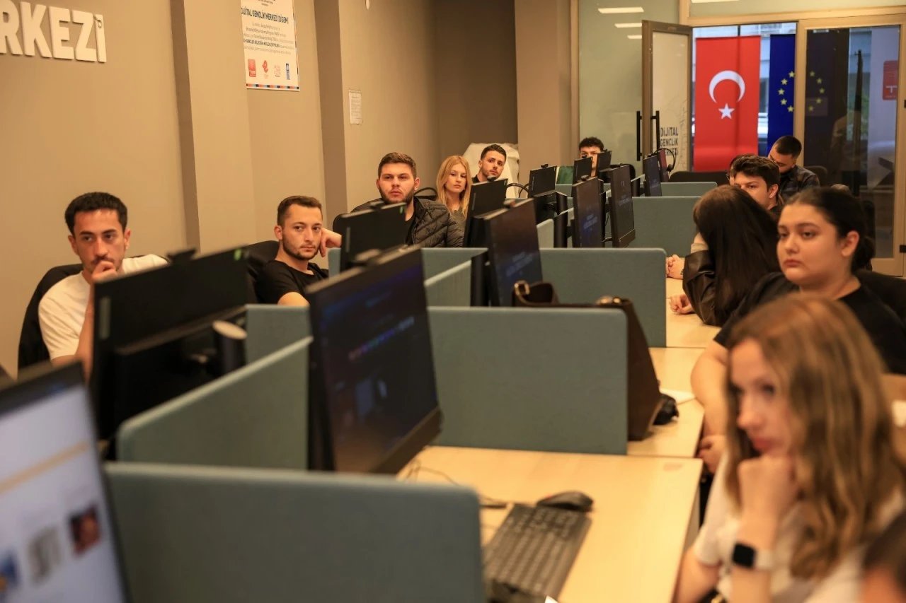 BAŞKAN ANIL YETİŞKİN’İN TEKNOLOJİ PROJESİ TAKDİR TOPLUYOR
